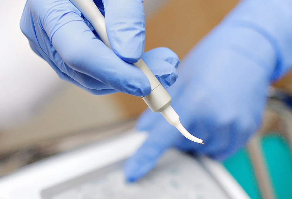 Receive personalized orthodontic treatment with transparent aligners from DRS Marion BIECQ AND Etienne PAYART at Offices Flandres Orthodontie